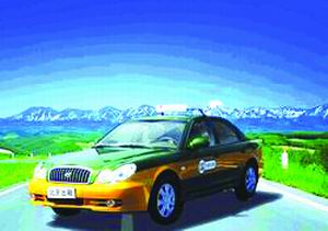 北京首批新型出租車上路色彩絢麗引路人圍觀